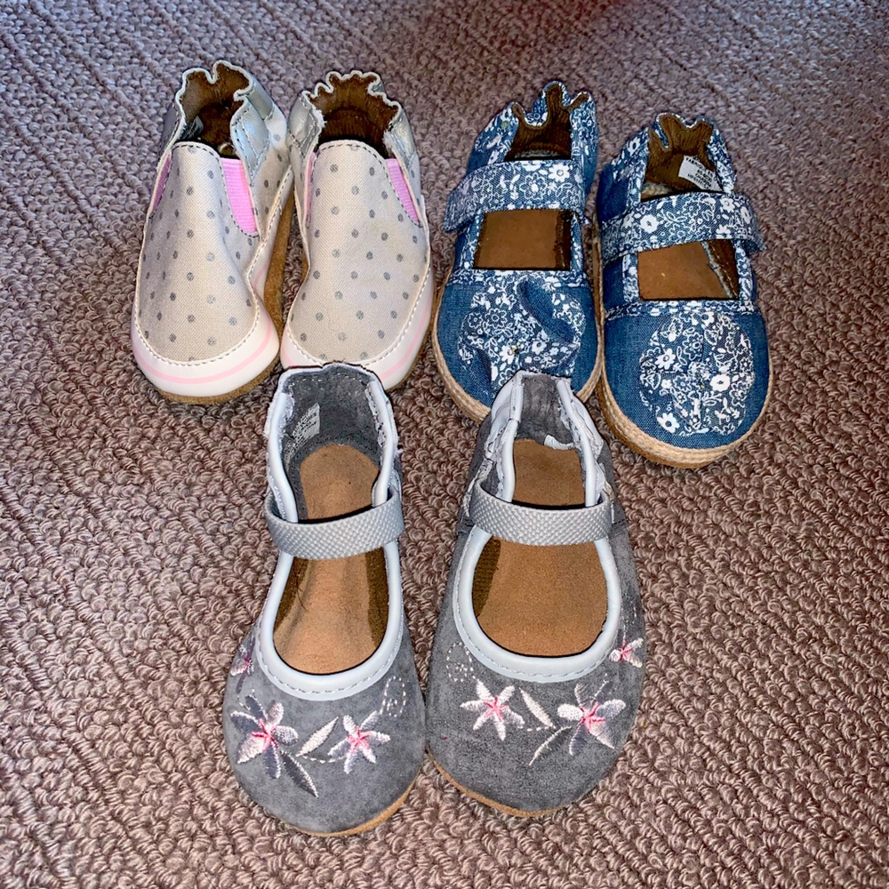 LIKE NEW- 3 pair of Robeez Crib shoes